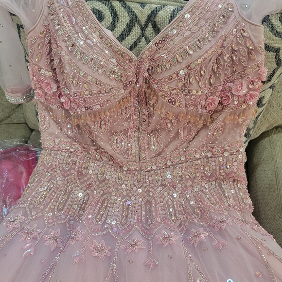 Formal party gown dress. Medium size, soft baby pink, brand new. Net material. - Picture 7 of 8